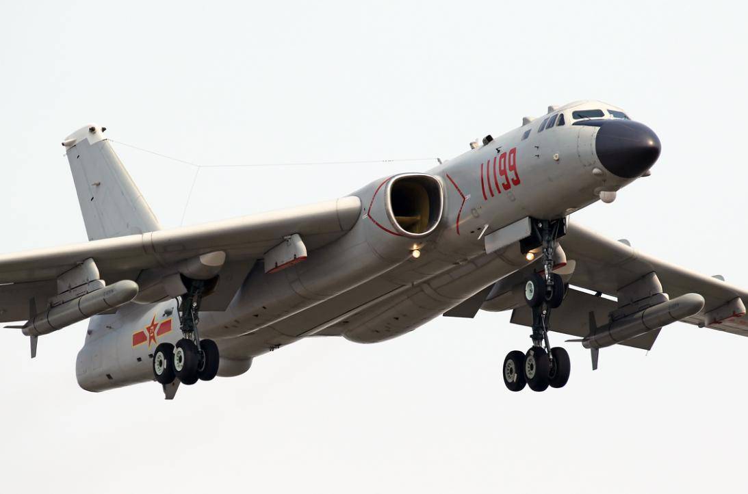 轰-2战机雷霆出击，中国航空工业的骄傲，轰-2战机雷霆出击，中国航空工业的辉煌骄傲