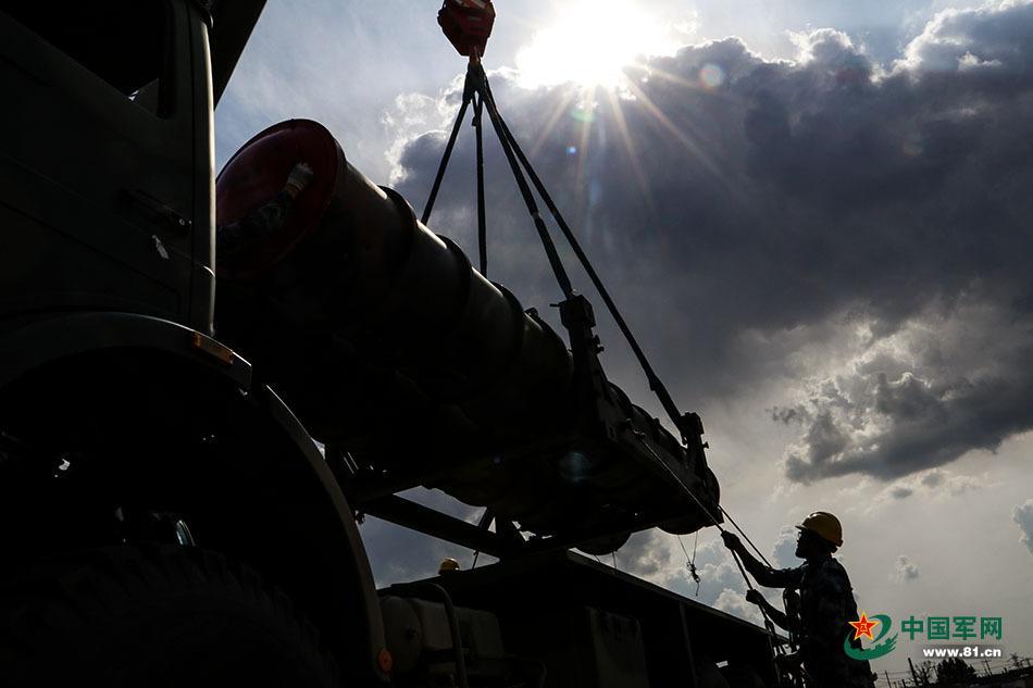 集天导列车最军作片战图,深度解析与SEO优化策略,深度解析,集天导列车军事作战图与SEO优化策略实战指南