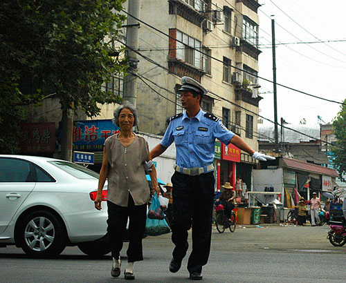 武母览红乌炸大警军肖武——解析与探讨,武母览红乌炸大警军肖武,深度解析与探讨