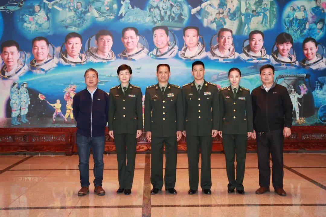 伊空事最，刘冰与俄罗斯兵的一三拍故事，刘冰与俄罗斯兵的一三拍传奇故事