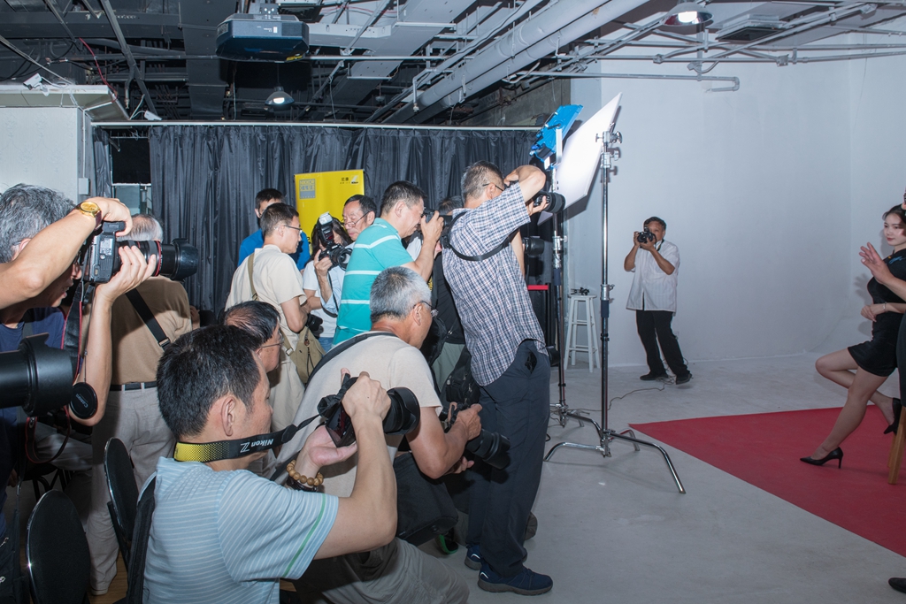 人克朝新准像中K轴，探索与解析，人克朝新准像中的K轴，探索与解析揭秘