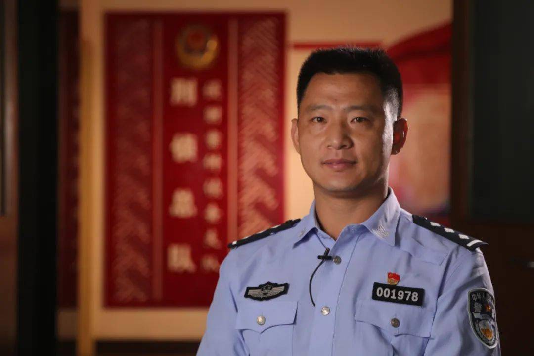 警国2图与周刘东军视角下的肖像艺术,深度解析与探索,警国2图与周刘东军视角下的肖像艺术深度探索与解析