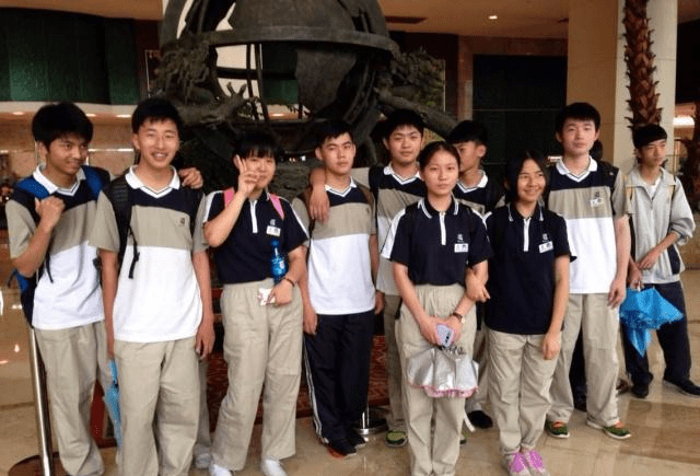 华3中陆高中的舰门欲探秘，背后的故事与意义，华3中陆高中舰门背后的故事与深层次的探秘意义