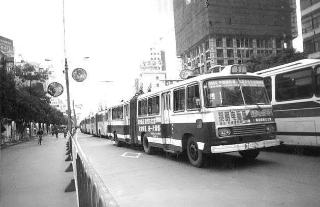 天的51人，探索未知，勇往直前，51人共赴未知之旅，勇往直前探索天际奥秘