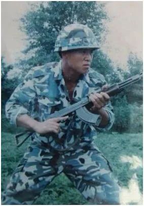 评重击军风年,深度解读背后的故事与意义,深度解读,评击军风年的故事与意义