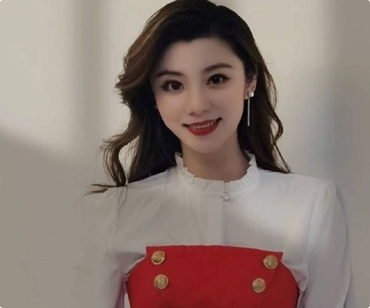 费费开上开猎，探索未知的冒险之旅，费费开启猎奇冒险之旅