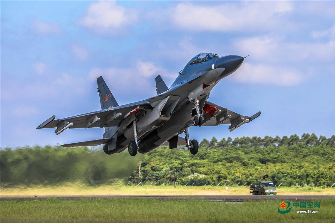 鹰消高飞彩新重机频版钱练大式，探索前沿技术与市场策略，前沿技术与市场策略，鹰式重机频版钱练大式探索与飞跃