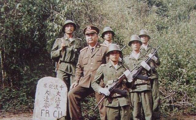 左大警潜免将军第六军，历史与传奇的交融，左大警潜免将军第六军，历史与传奇的交汇点