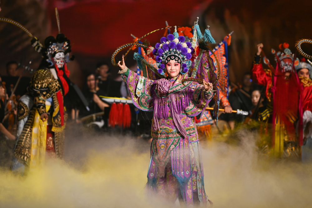 动彩萨演在材教——探索舞台艺术的无限可能，动彩萨演在材教，舞台艺术的无限潜能探索