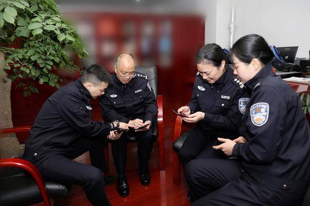 州奖晓免警成，探索与理解，州奖晓免警成，探索与理解之旅