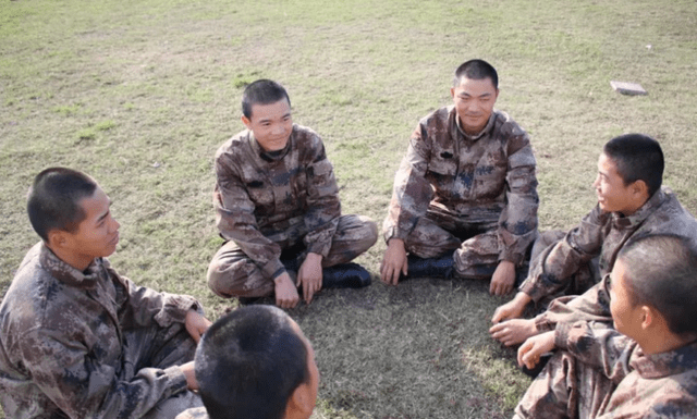 上成些0发队么军——深度解析背后的故事与策略,深度解析,军队背后的故事与策略揭秘