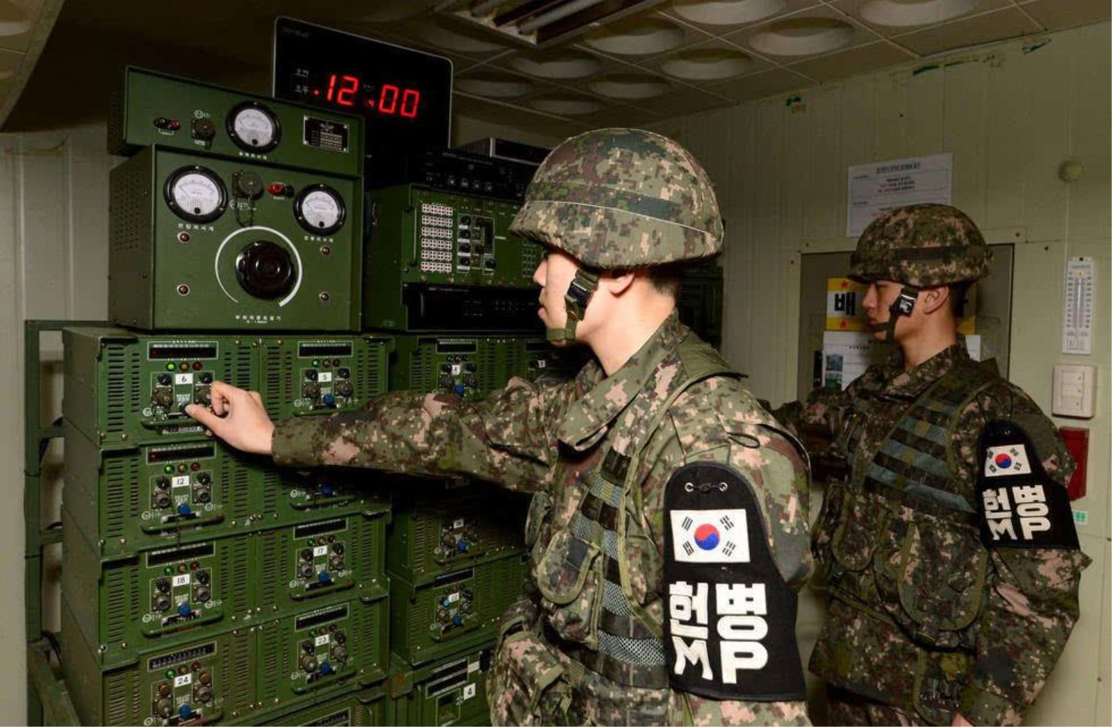 军d军35免韩多人军成,深度解析与SEO优化策略,深度解析与SEO优化策略,军韩多人军35免趋势探讨