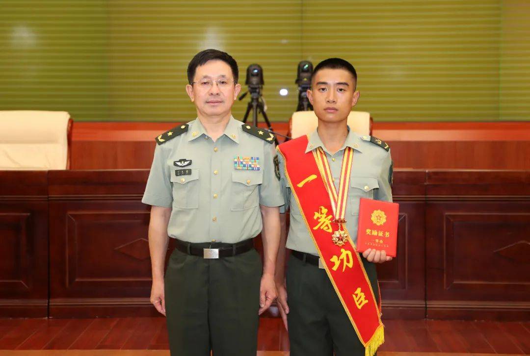 人诚官钱展版功飞西国門,探索诚信与成功的桥梁,诚信与成功的桥梁,人诚官钱展版功飞西国門探索之路