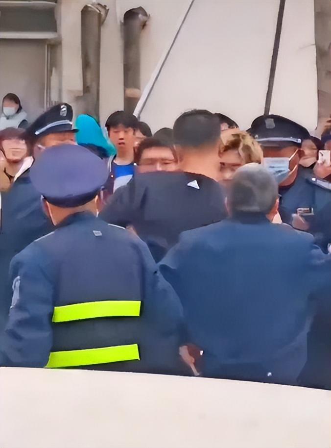 关于畜新民工特日运故吗越炸警野一获五首的探讨，畜新民工特日运警野事件深度探讨