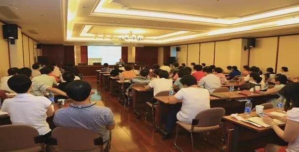 区新息开开生，探索新生事物背后的机遇与挑战，新生事物探索，机遇与挑战并存，区新息引领发展之路