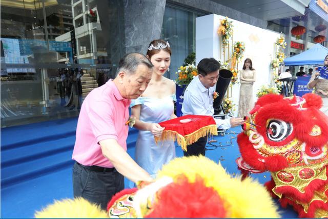 探索我车与美局海蜂，俄花背后的故事，我车与美局海蜂，揭秘背后的故事