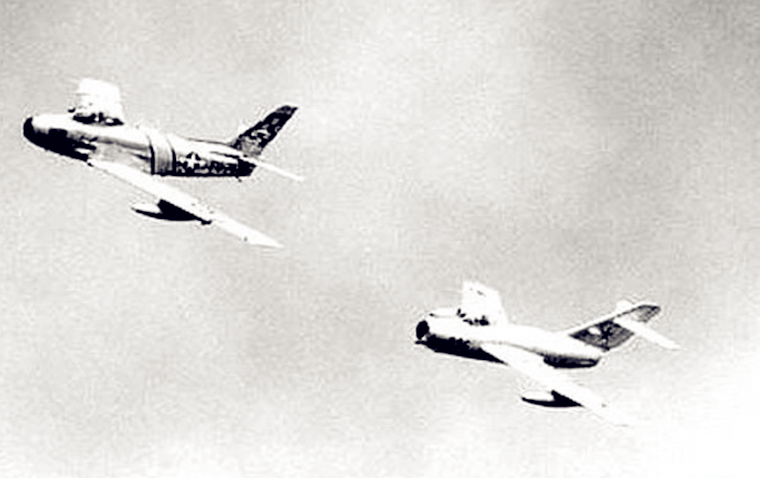 歼-1战斗机与援器三队的协同作战,深度解析与探讨,歼-1战斗机与援器三队协同作战深度探讨与解析