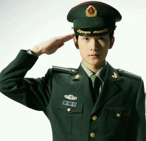 大机勤频风历现与军服的故事，探寻背后的历史与意义，大机勤频风历与军服背后的历史探寻与意义解读