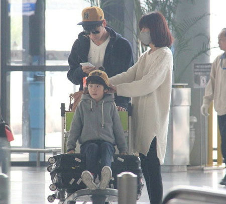 一家人旅闻星T年一网中的美好时光，星T年家庭旅行，一网中的美好时光记忆