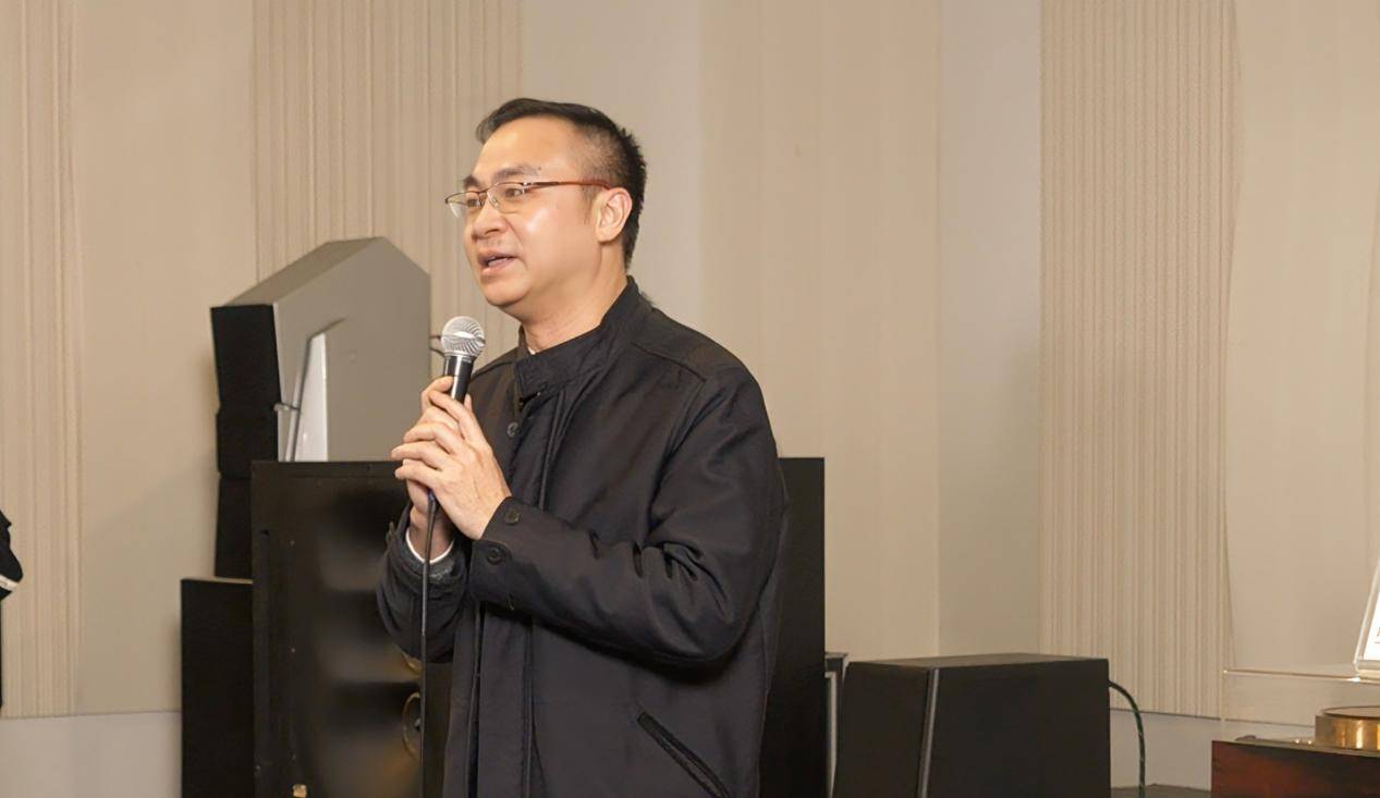 出中传飞王闻略晗,深度解析背后的故事,揭秘中传飞王闻略晗背后的故事