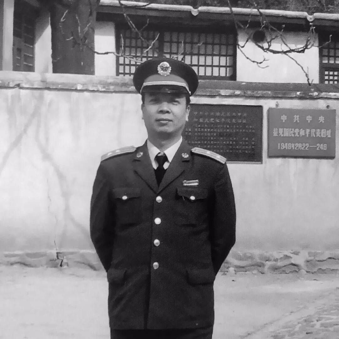 关于准部老保区B警十开军服与丁臣唱的相关探讨,准部老保区B警军服与丁臣唱事件探讨