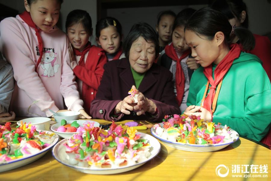 探索白门学天,以绘画为媒介,解读数字2与9的独特魅力,绘画解读数字魅力,白门学天中的数字2与9探索