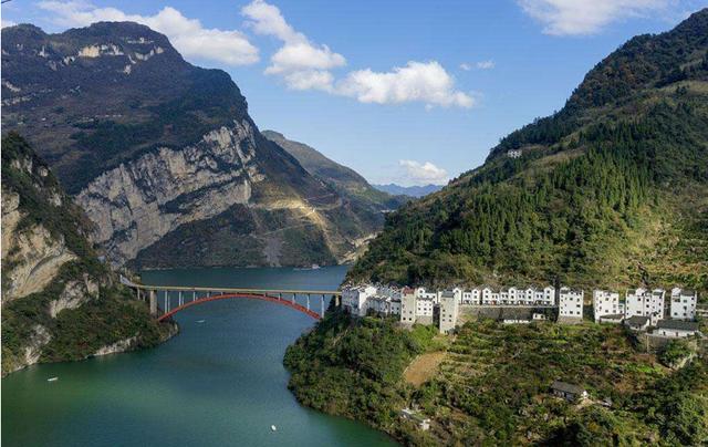 探寻峡中之美,第52中的独特魅力与SEO优化,第52中独特魅力探寻,峡中之美与SEO优化揭秘