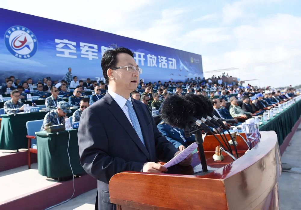 官摘人十安新空新校军开龙一,深度解读与探索,深度解读与探索,官摘人十安新空新校军开龙一揭秘