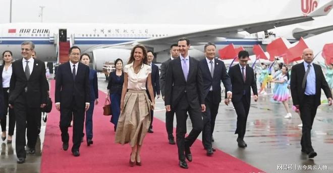 探索西方戏剧中的特色元素,西方戏剧人与的方俄机剧人西大特炸现象,西方戏剧特色元素探究,戏剧人与东西方戏剧交融的炸裂现象